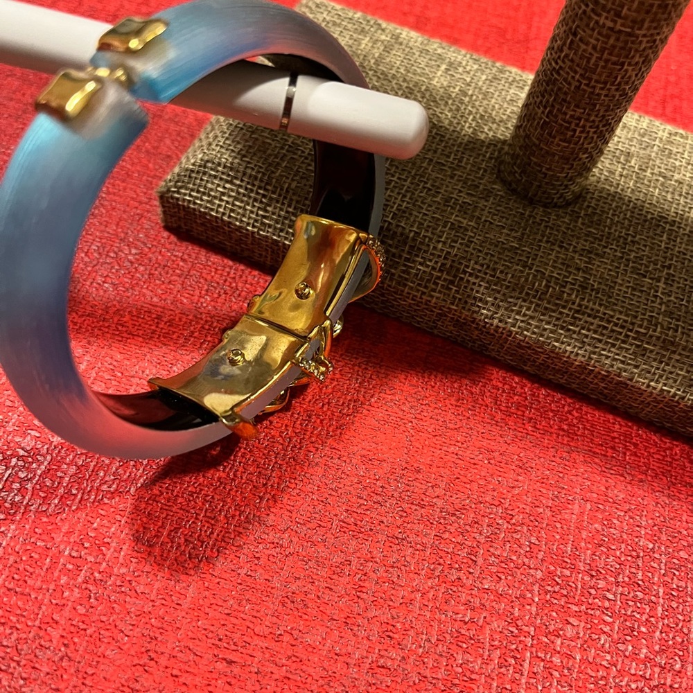 ALEXIS BITTAR PRE-LOVED AUTHENTIC ICY BLUE LUCITE;14K GOLD-PLATED BRASS BRACELET - Picture 5 of 12